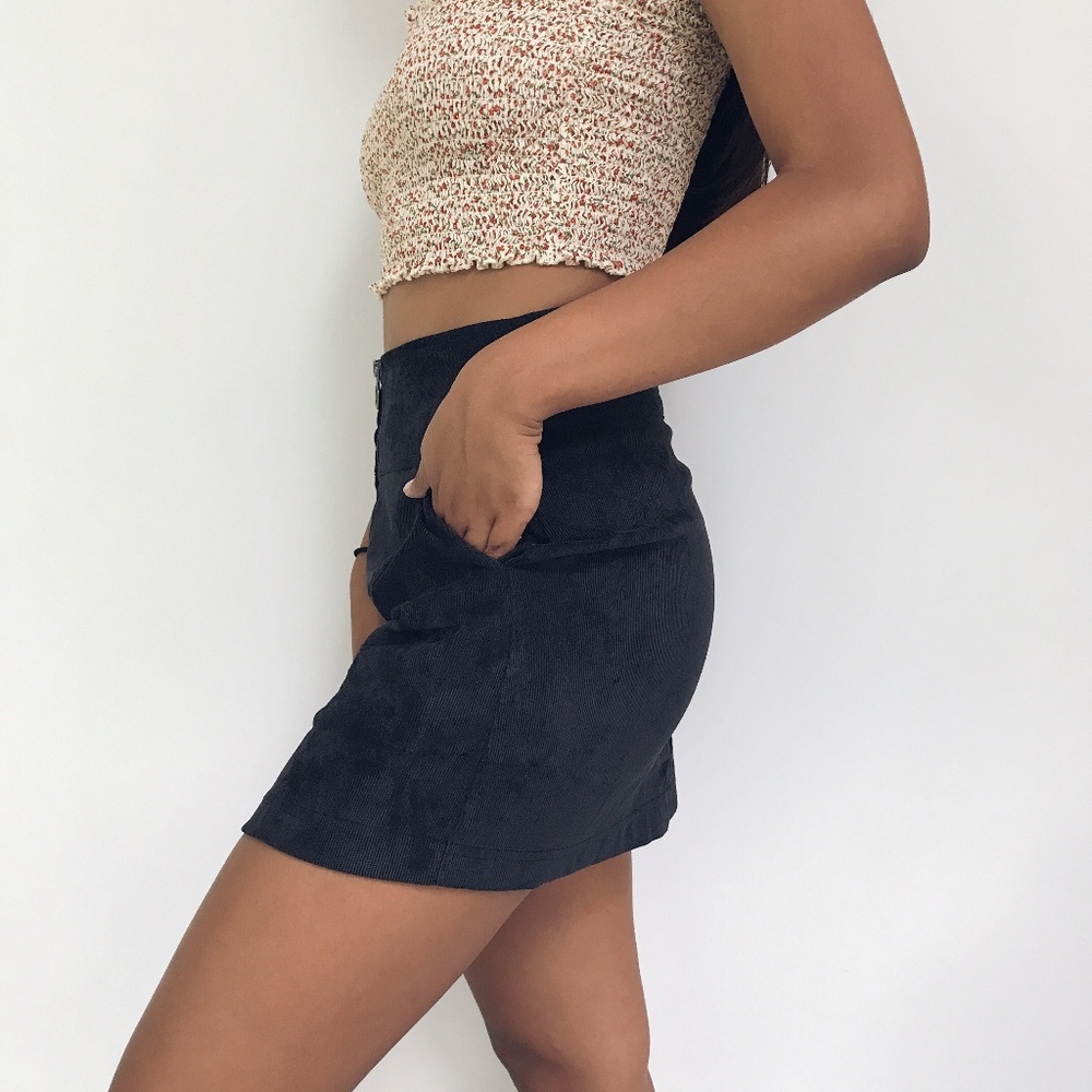 🆕 Bree - Black Corduroy Front Zip Mini Skirt - Picture 3 of 4